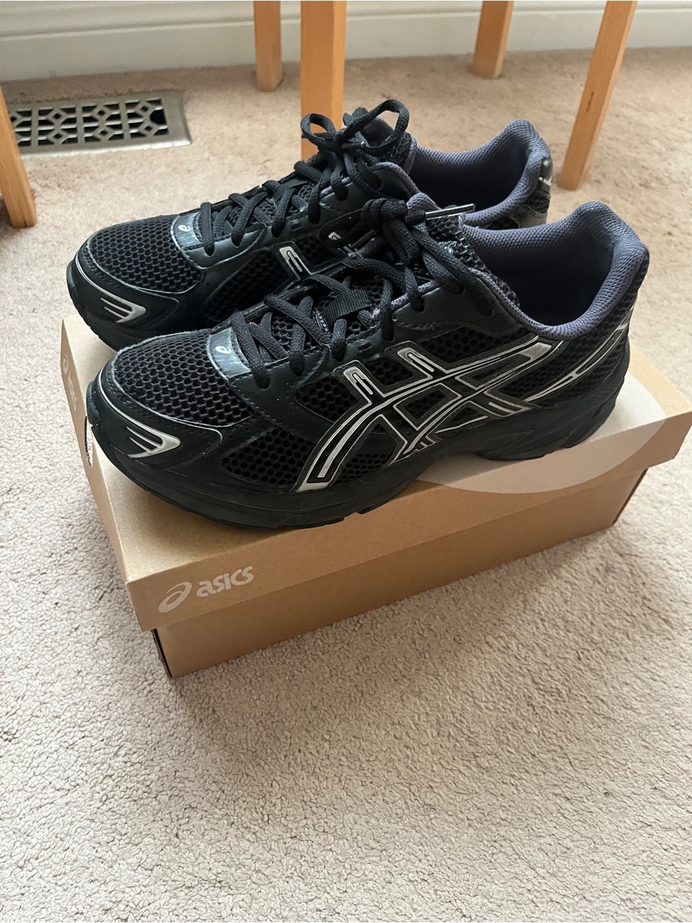 Women’s ASICS® GEL-1130 in Silver/Black (size 8.5)